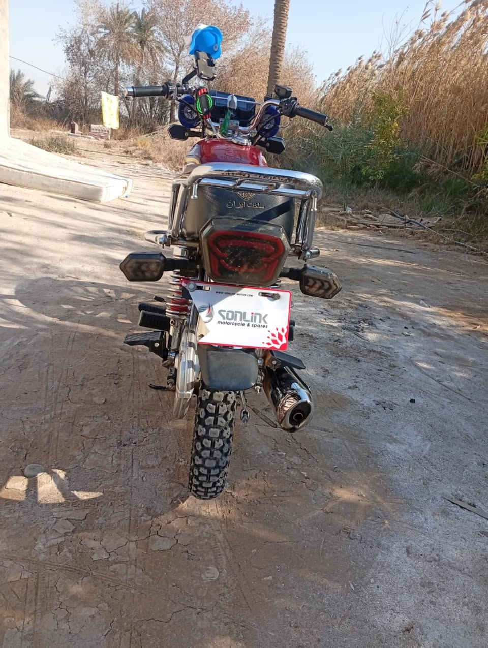 السلام عليكم للبيع سونلنك موديل 24 دراجة نضيفة ومكفولة لاتجي وتكلي شبيهة مكفولة تايرات جدد باتري جديد اي نقص مابيه السعر 750 العنوان صويرة خاص مامتواجد رقمي ***********
