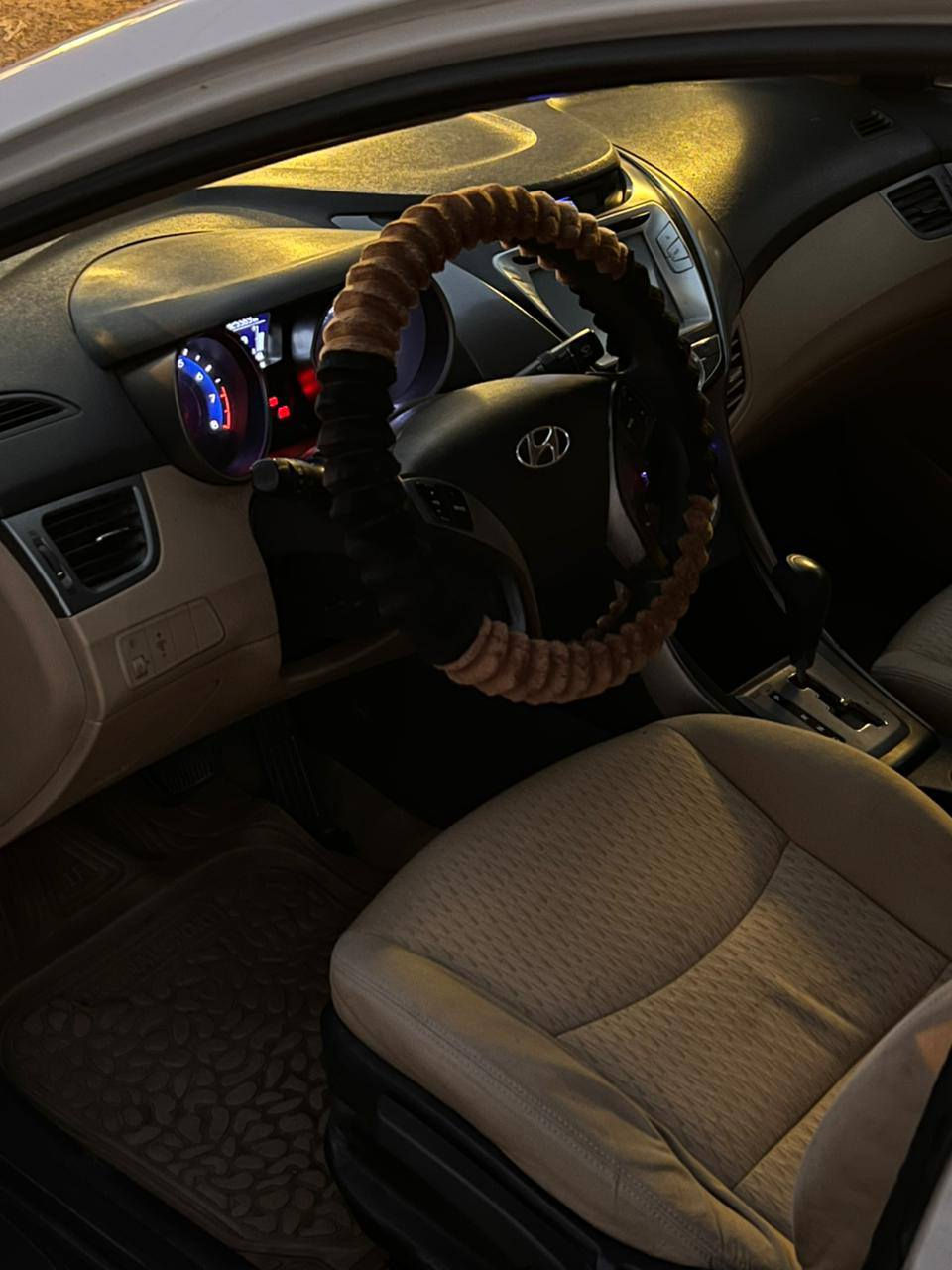 النترا 2013 اربيل .
السيارة بيها شوية صبغ في باب السياق وشوية من الجاملغ الامامي جهة السايق.
بارد الجاملغ الخلفي والجنطة . 
محرك 1800 مبدل گازكيت .
تحكمات بالستيرن . تبريد ثلج حدادية زينه. تحتاج ترتيبات بسيطة. 
مكاني كربلاء السعر 110 مع المجال البسيط. 
***********
