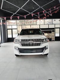 تويوتا لاندكروزر • شحن لكل الخليج • دبي