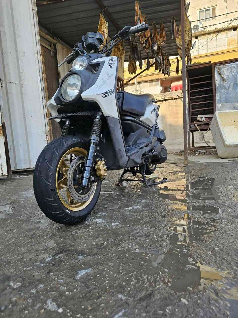 السلام عليكم دراجة سكنز جبلي دراجه مال رمبه ماصلها عندي  شهرين كفرات كاربون فايبر دراجه نضيفه بمعنى الكلمه مامفتوحة دشبول اكتروني
بك لايت رياضي جاي وياها سعر خاص وارخص من الجديد   سسبب البيع محتاج لي حب رقمي *********** اثير
*********** آسيا
