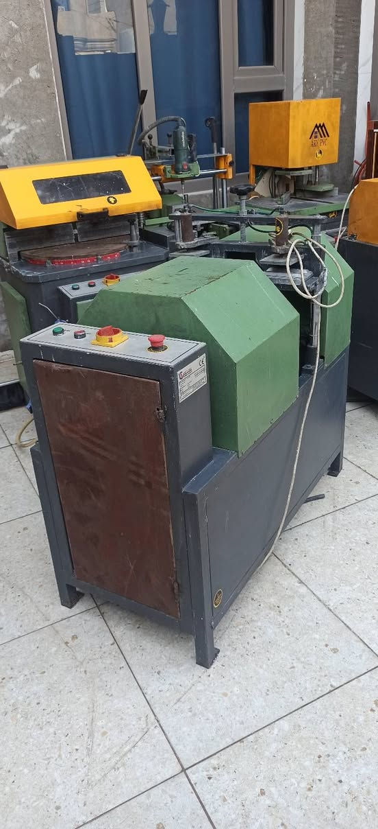 للبيع معمل بلاستك pvc سنكل 5 مكائن ويا كمبريسر 350 لتر الاستفسار ***********  واتس اب موجود
