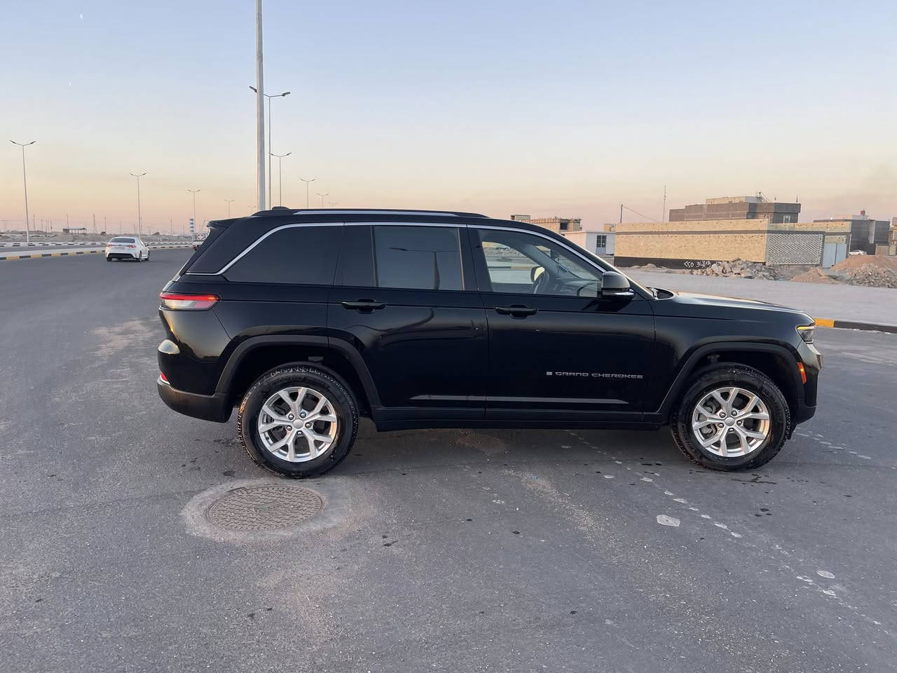 السلام عليكم جيب شيروكي 2023 رقم بصره حره تحويل ثاني يوم وراد امريكي 5 راكب السياره كفاله ماعدا الدعاميه الاماميه فول موصفات ردارات تحديد مسار راداد مريئ شفتات ستيران اربع  وضعيات قياده تبريد قطعتين تبريد تتفئه كشنات خزن ميموري 
فول موصفات ماعدا البنوراما ماشيه 40 ميل 
السعر 350 
***********
