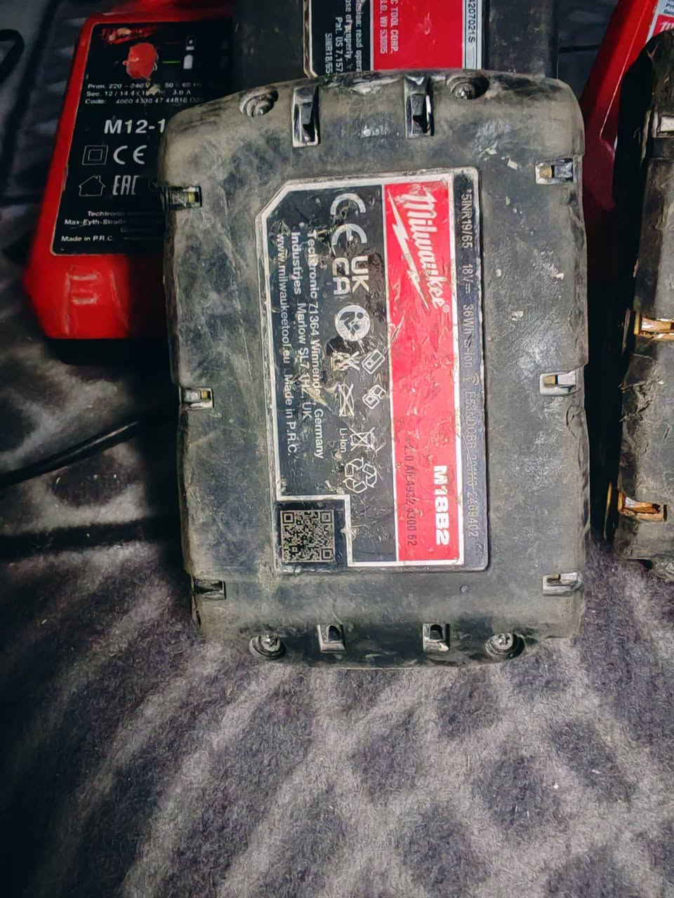 دريل غني عن التعريف  من شركةميواكي الأمريكية دبل شاحنه  و4 بطاريات انتاج 2024 الاصلي ابو الباركود الحراري  سعر 400 قفل


**إذا كنت صاحب هذا الإعلان وتريد حذفه لأي سبب، رجاءا أرسل رسالة إلى الدعم الفني**