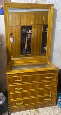 ميز تواليت • للبيع