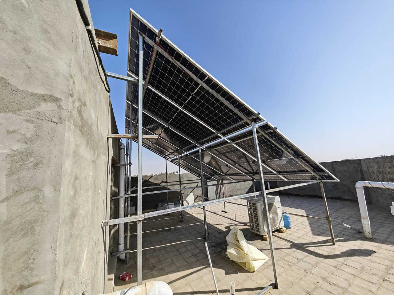 🥇  هورايزون من الأجداد للأحفاد🥇

🔑من تختار الماركة الصح يعني تختار راحة بالك لسنوات طويله وهذا الشي تلگاه  ببراند هورايزون

 🔎مواقع آخرى في محافظه الديوانيه قضاء الشنافيه تودع الانقطاع المستمر للتيار الكهربائي حيث تم تجهيز المواقع بمنظومات عاليه الدقه والجودة والمواد من براند هورايزون مع ديا والتي تعد  من المناشئ الاولى في عالم الطاقه الشمسيه 

📌 الإنتاج النهاري  : 20 أمبير 
📌 الإنتاج الليلي : 15 أمبير 
📌 الانفيرتر: ديا 6kw  ضمان 5 سنوات
📌 البطارية:  هورايزون (16kw)   ضمان 7سنوات 
 📌الألواح الشمسية: Longi x7– قدرة اللوح 615 واط  ذات وجهين ، بضمان 15 سنة
📌الهيكل: حديد مغلون عالي المتانة
📌 المكونات الكهربائية: قواطع اونسي وكابلات من مناشئ رائدة عالميًا

📢 هذا المشروع نُفذ بأيادي كادر هندسي متخصص، حاصل على شهادات مهنية معتمدة.  بالإضافة إلى الشهادات الاكاديميه

📞 للتواصل: 
 المهندس علي طاهر الياسري ***********
 المهندس مدين يوسف الياسري *********** 
حيث تلتقي الطاقة بالهندسة... وتُولد حلول للمشاكل الكهربائية
#طاقةشمسية #طاقةنظيفة #طاقةمستدامة #طاقةلاتنفذ
