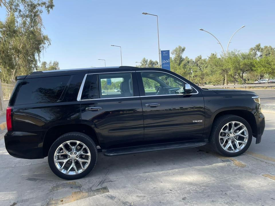 من رخصت الأدمن 
للبيع تاهو موديل 2019 وارد امريكي حادث جاملغ خلفي وباب السايق وباب خلف السايق وبدون دواخل وبيها تقليمات خفيفه مواصفات  فول  شاشه كبيره كامره دواره حساس تحكم ستيرن تدفئه تبريد كشنات شاشه كامره جنطه كهرباء كشنات جلد اسود كهرباء مكينه 5700 وكير وحداديه وتبريد مكفولات بصمه تشغيل وبصمه ابواب وجنطه يعني فول اعله فئه سياره جديده ويل كب كروم 

السياره رقم بغداد مشروع وطني بأسمنا وشرط التحويل 

السعر 299 ومجال قليل عنوان السياره 

للاستفسار الاتصال ع رقم ***********
