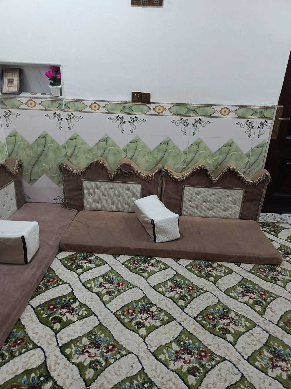 سلام عليكم جلسات للبيع نظاف رايدهن 250وبيها مجال سبع دواشك
للاستفسار *********** مكاني نجف
