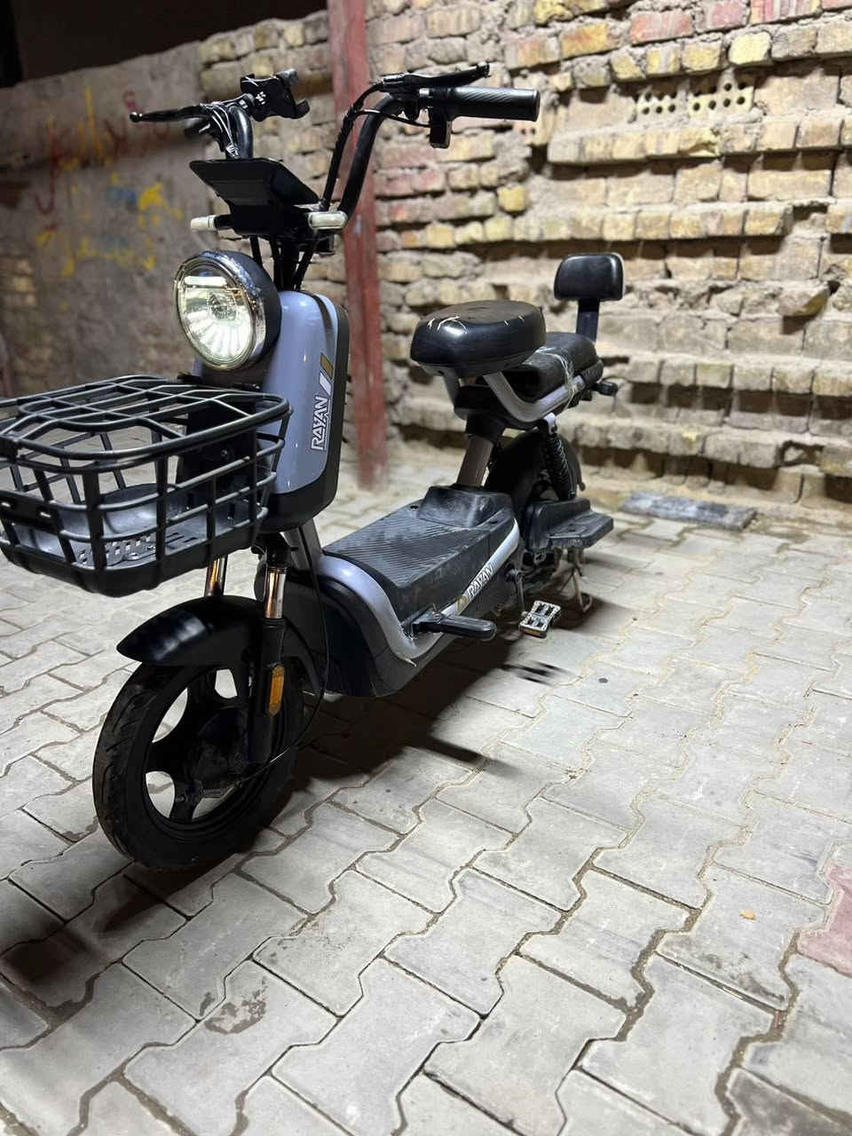 سلام عليكم شباب دراجه شحن البيع نوع الريان دراجه استخدامً قليل وصل شراء موجود صارلها شهر من اخذتها دراجه ع فحص كامله مكمله مواصفات. بيها تخبل 

الموديل 2026
الحجم 14
بطاريات 4
السرع 1.2.3
دبل اشاره 
اشاير رباعيه 
شاشه تاب تعرض الك كل عطل يصير بل دراجه 
سله اماميه 
تشغيل عن بعد 
جهاز انذار السرقه 
دراجه من شركه الريان 
اي استفسار تصالً 

***********

مكاني بغداد
