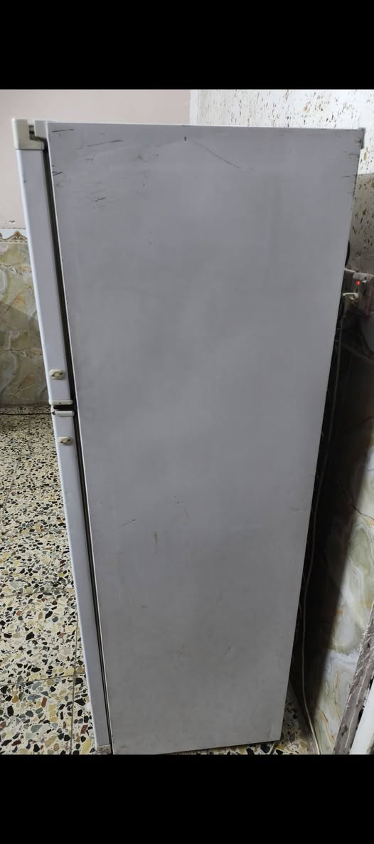 سلام وعليكم ثلاجه ماعرف كم قدم شوفت عينكم نضيفه كلش فول تجميد مداخله تصليح سعر 140وبيه مجال مكاني بغداد


**إذا كنت صاحب هذا الإعلان وتريد حذفه لأي سبب، رجاءا أرسل رسالة إلى الدعم الفني**