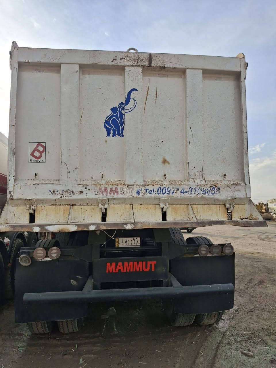 معرض عالم السيارات للمعدات الثقيلة
​📍 الموقع: [خط السريع الفلوجه ]
اقجم موديل 1981بلاديه
شاصي بلادي مجموع بلاديه 
​📞 للاستفسار والحجز: [***********]
***********
