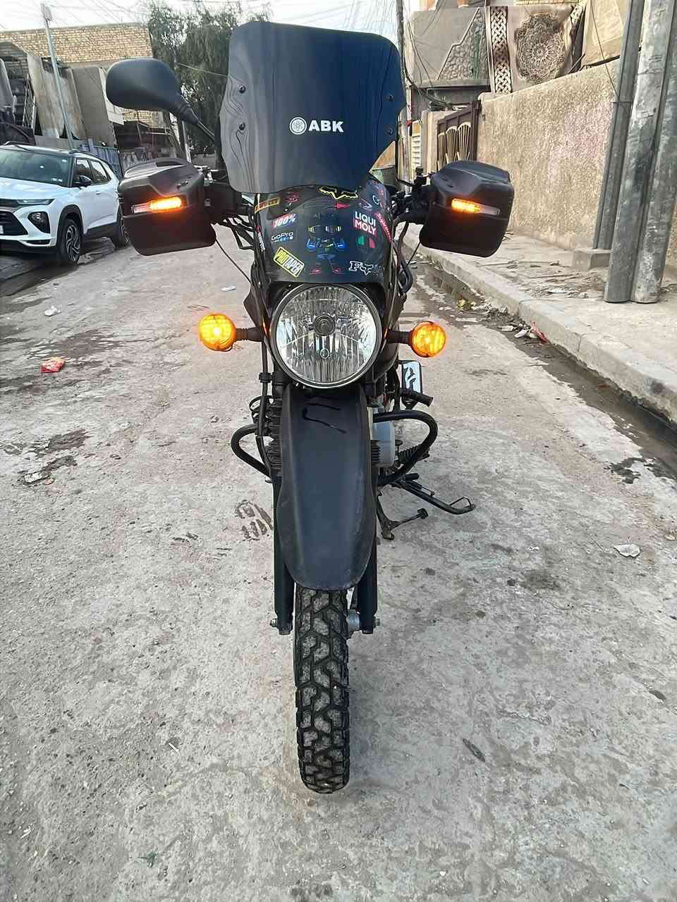 السلام عليكم

بوكسر  جبلي 2022

   5  كير 

تايرات جديد 

باتري جديد 

كابريتر جديد والاصلي موجود عندي 

المكينه بيها خيط تبخير خفيف كلش 

كهربائيات كلها شغاله 

اوراقها ضايعه اكفلها من السرقه ومن كلشي 

السعر مليون وبيها مجال بسيط 

مكان بغداد الدوره 

الرقم ***********
