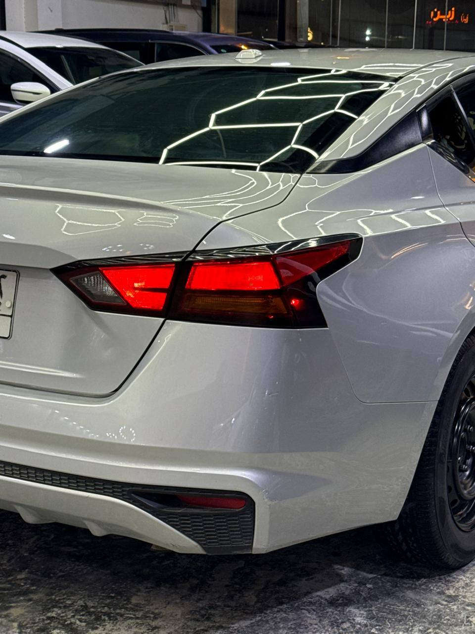 السلام عليكم اول شي نذكر رسول الله وأل بيته.
السياره نيسان التيما وارد امريكي .
الوان: رصاصي.
محرك السياره : 2500.
السياره رقمه نجف .
عداد المسافه 120000ميل
موديل السياره2020.
حادثه : قطعتين وبارد قليل بل قماره.
مواصفاتها. تحكمت استيرن  عداد تحديد السرعه  كامره ليليه شاشه كبيره .
 صاحب المعرض1 علي الكرعاوي.                                         صاحب المعرض2 مصطفى شعبان.                                      رقم المعرض:***********. سعر السياره 110وبيه شويه مجال
