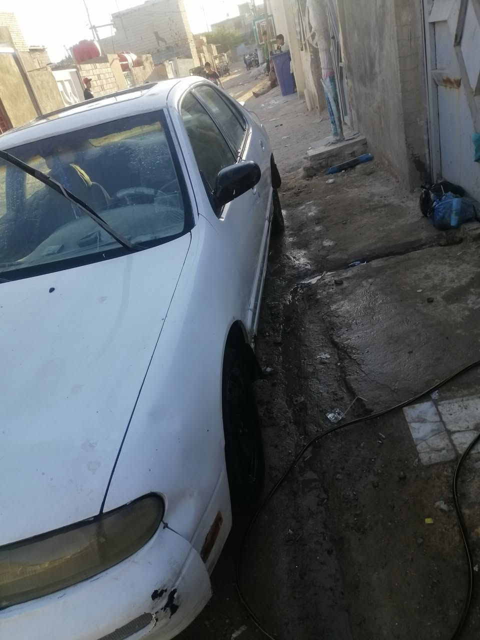 السلام عليكم سياره للبيع نيسان اول تمه مديل 93 حداديه تعبانه رقمها نجف بسمي السنويه صاقطه من ٢٥ كير ومكينه مكفولات مكينتها كورله مكاني كوفه شارع المعمل السعر 22وبيه مجال ***********
