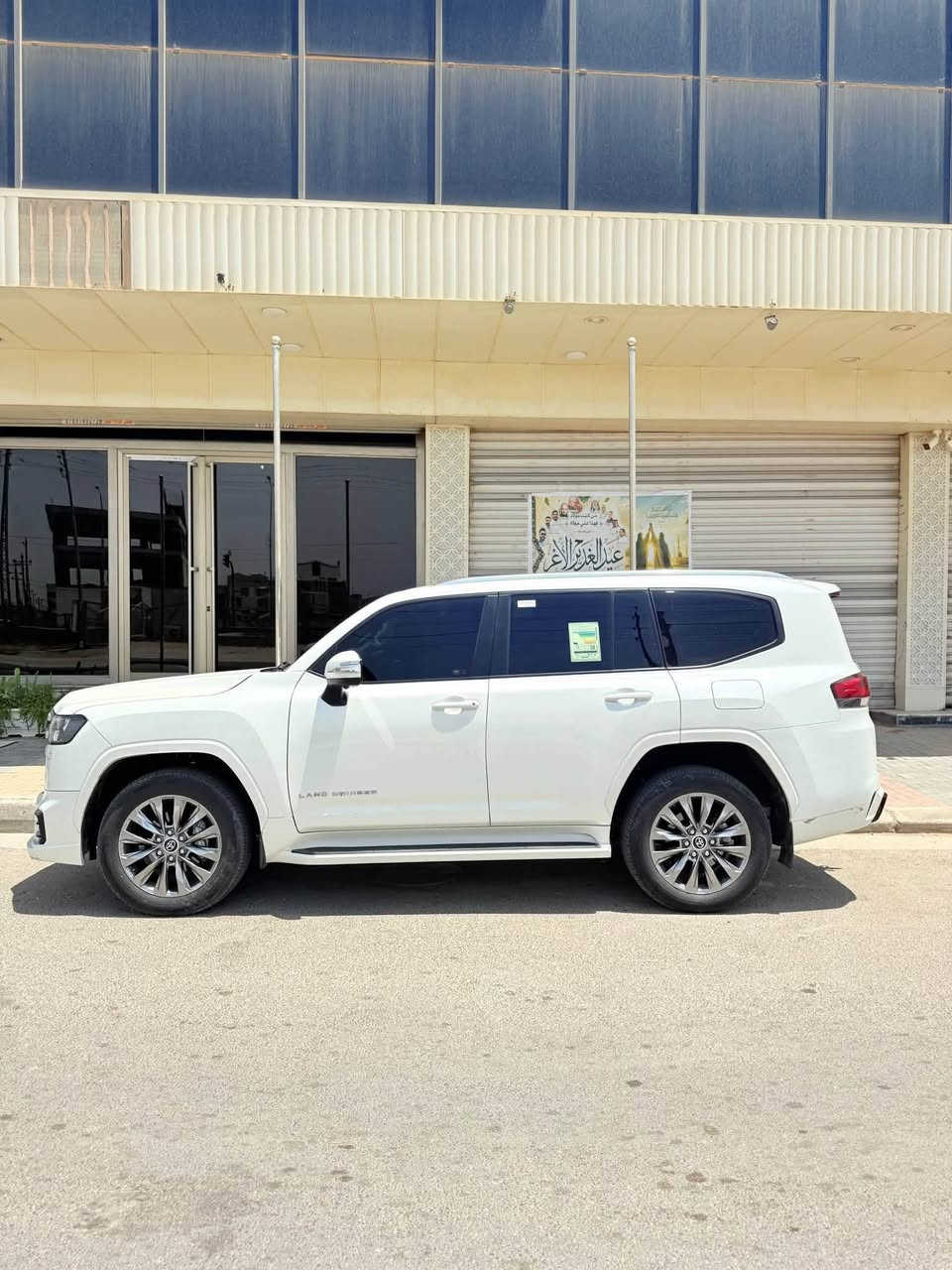 لانكروز 2024 ليمتد
السلام عليكم 
لاندكروز 2024 لمتد GXR LIMITED
تنفس طبيعي مكينة 4000 
مغلفة ppf + دوشمة داخل لاندكروز 
٤ كاميرات + شاشات خلفية 
فول مواصفات 1/1 رقمها حلو بغداد بأسمي
مكفولة ماخذها زيرو ع ايدي 
ماشية 28,000km كيلو متر جديده 
السعر 675$ وبيهه مجال بسيط للشراي 
مكان السيارة كربلاء المقدسة  
الرقم / اتصال + واتساب : ***********
