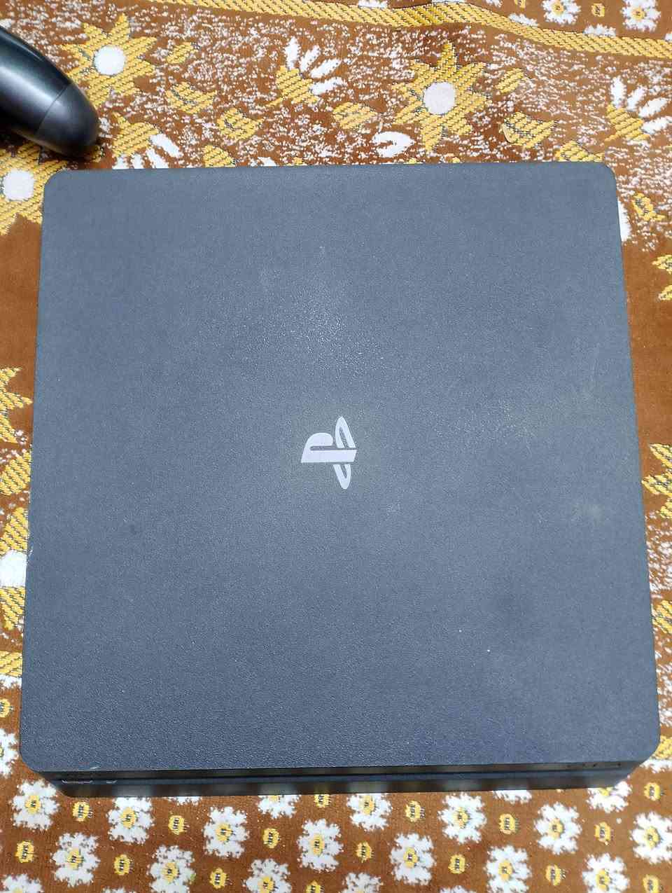 السلام عليكم. بلي فور سلم ذاكرة 512 مهكر. نظام 12.2
والله العظيم بلي نظيف كلش بشهر 2 اخذته لان سادس وماعندي مجال العب 
والله نظيف لوك ستيكر اخذته من يونس احمد نظيف وهو مضمون الشخص عذا والوصل ويا تاخذه. السعر 250 وبي مجال بسيط كلش. مكاني بغداد مدينة الصدر. راسلوني عالواتساب. ***********
