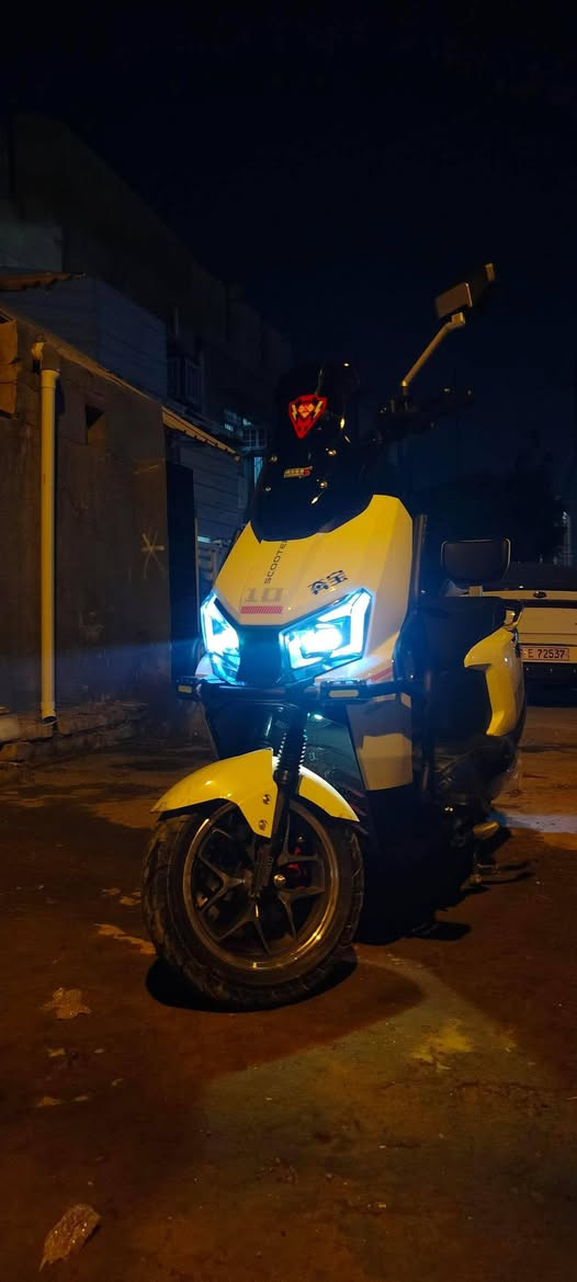 السلام عليكم
دراجه شحن صاعقه طبعا الدراجه مكفوله عام

نفس متشوفون النظافه بالصور 

بيها اربع سرع اقصى سرعه 85 حقيقيه ملفها 2000

بيها نظام مانع انزلاق و بيها نظام مانع انحدار وبيها نظام رجوع للخلف R

بريكاتها هيدروليك بس الدرع الصفح بي شخطه بسيطه

اريدها للبيع سعر مليون و بيها فرق للشراي 

ملاحظه/الدراجه جديده جبتها ب شهر الواحد يوم 13 

العنوان/بغداد الوشاش للاتصال *********** موجودين واتساب
