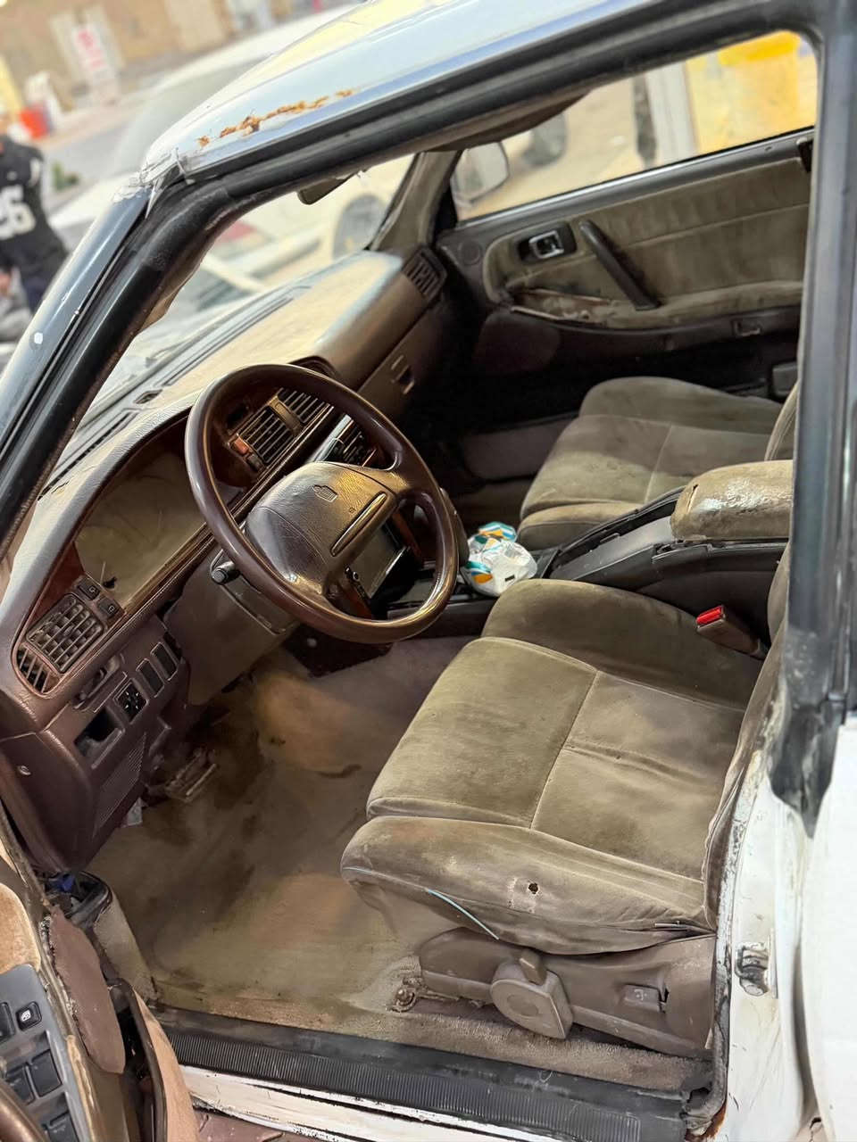 كراون تيوته موديل ١٩٩١ محرك وكير جدد حداديه زينه تخم تاير تبريد شغال مداور ثانيوم مالكه بسماوه ***********
