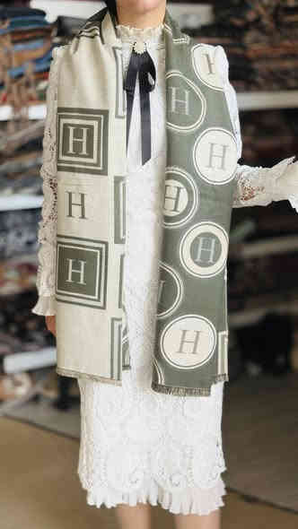 وصلت الوجبة الثالثة (عشاق الماركات الهرمز يابة)🔥🔥🔥🔥
التررند الجديد 😍😍النقشات الفووول 
الخامة الثكيلة ( وجهين القطعة كل وجه لون )
الدرزن 12 قطعة 
هل مرة الموسم ويانا غيرررر
قياسات 180*60
https://t.me/znzon246
***********
