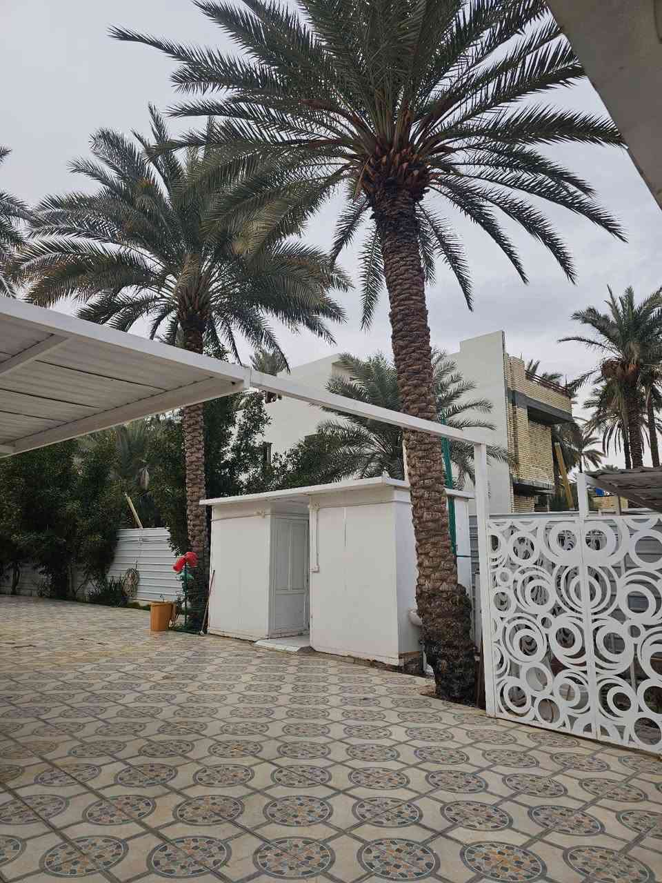 قطعه بمساحة 535 متر سند  25 اقرار محكمه تحتوي ع دار استراحه بسعر 245 ع طريق السيده زينب عمود 67 قرب اسالة الماء للاستفسار ***********
