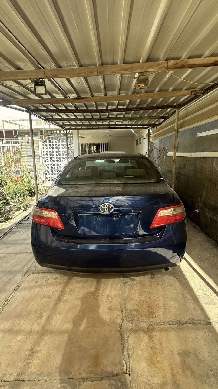 السلام عليكم 
Toyota camry 2007 Le 
وارد امريكي 
حادثها جاملغ امامي من جهة المرايا اليمين
( حاضر للسونار باتفاق الطرفين )

السيارة مصبوغة عام للجمالية لان لونها جان جارد 

للبيع فقط ( بدون مراوس )
محرك 2400
4 سلندر 

"السعر ٧٥ وبيهة مجال للطيبين" 

السيارة عدادها ٩٥ الف كيلو سيارة مال بيت واستعمال قليل
مكفولة من الكير والمكينة والصدر 
تبريدها ممتاز 
اغلب الفلاتر مبدلة جديد 
 
تخم تايرات جديد ، باتري جديد 

صور حادث امريكا غير موجودة فقط  تقرير كارفاكس 

رقمهة صدامي قديم واني اشيل فلوس تحويل الرقم 
السيارة باسم والدي 

للتواصل
***********

عنوان / بغداد / اليرموك
