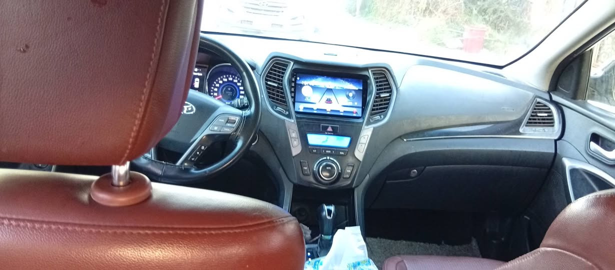 هونداي سنتافي محرك 3300 / 6 سلندر / فول مواصفات 2013 تدفئة وتبريد بالكشنات 7 راكب / بصمة تشغيل وابواب / تبريد مركزي / بنوراما / تحكمات  وكافة المواصفات . بصرة وبأسمي المحرك والكير مفتوحات تجفيت درجة اولى / بيها بارد بداية الجاملق الامامي وبارد نهاية المدكر الخلفي بدون صبغ ولا ضربة ولا تبديل
*********** البصره سكن المعهد التقني 
اتصال او واتساب.
السعر 175 وبيها مجال قليل
