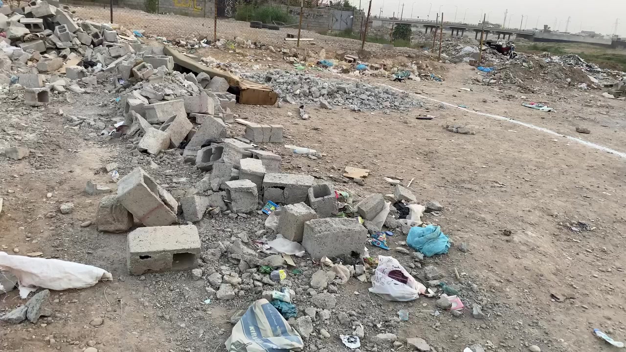 سلام عليكم قطعت ارض للبيع موقع السره قرب جسر الرشيد السعر 3 ملايين ونص بيهة مجال رقم تلفون خابر ***********
