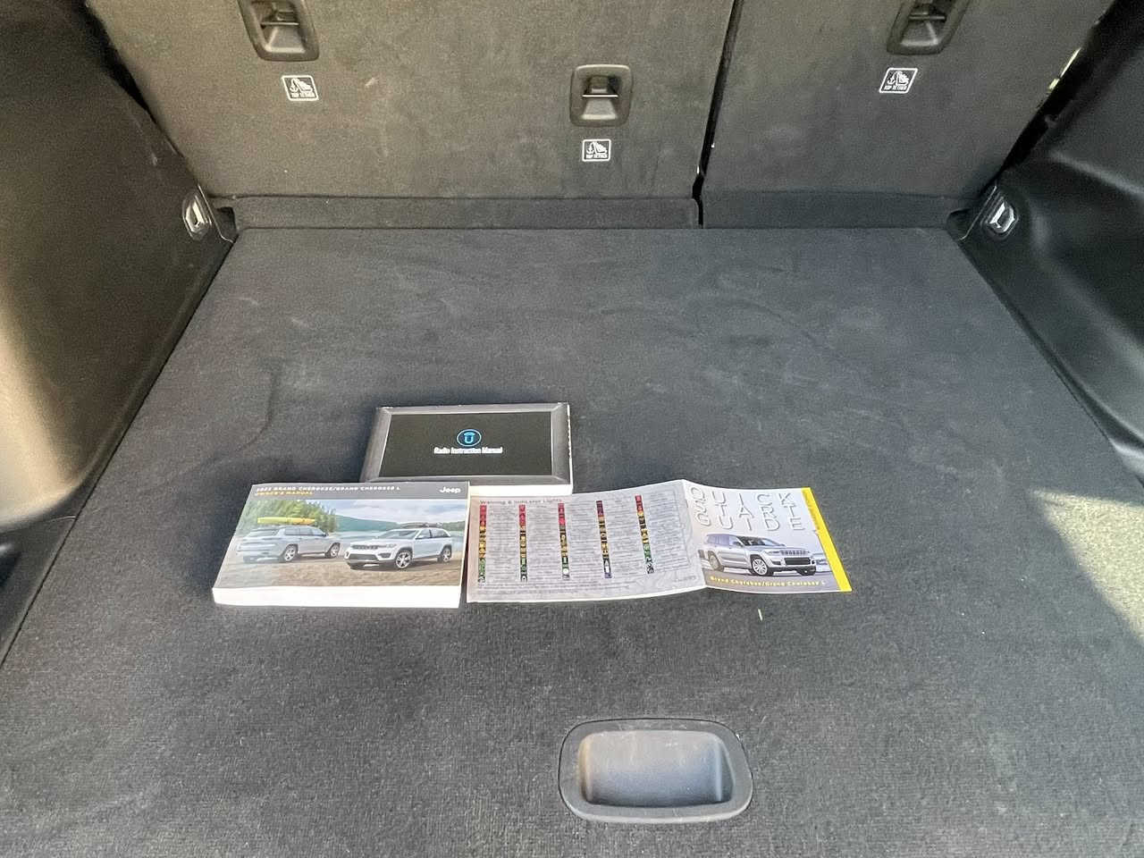 #جيب كراند شيروكي  رقم كاتي**دخول  جديد   تترقم شمالي المحافظات (اربيل - سليمانيه -دهوك ) اخت الكليين 5 راكب المرغوب  **محرك 6 سلندر سيارة  جديدة  جدا شرط دينار ماتصرف عليها 
** سيارة شغالة تشتغل وتمشي من امريكا بدون اي اشارة بالداشبورد
**بدون تبديل اي قطعة **بدون ايرباك **بدون اي دواخل **بدون شاصي ** دعاميات بجم كبس بلاد نهائيا  لاراديتر لامجموعة امامية لا منظومة تبريد لاغاز كلها على حطة الوكاله  ///خشم  البونيد الجزء الامامي  فقط بيها  واضحة الضرر
** سعة المحرك 3600 

  **موديل 2023 دخول جديد نظافة السيارة 💯 على 💯  خالي من الشخوط    ** احلى   لون  مميز
بلاك توپ فتحة بجم كبس سيارة  كل شي بيها بحالة الوكالة ***عداد ماشيه( 12) الف برغي مامفتوح بيها  بدون اي تبديل بدون  اي نقص كل شي بيها كامل  شرط تفحص   فئة  التديوت بلاك توپ🖤🖤🖤لون كرزي برغندي  تصليح ممتاز راجعة بلاد  شبرين حافة خشم  البونيد   مصبوغة على قدر الضرر   بجم كبس  واضحة صور امريكا مرفقه … 
///مواصفات /// 
**فتحة سقف سلايد روف
** دبل بصمه  
**داخل جلد مطعم مخمل 
** رادار امامي
 **بصمة عدد 2 
** بصمة تشغيل عن بعد   ***رادار  نقطة عمياء حساسات
 خلفيه كامرة تحديد مسار   بصمه عدد اثنين   
*** تحديد مسار توقف ذاتي ** لايتات LED زينون  
** ستيرن هيتر 
*** كير ناقل حركة رياضي بالمقود 
 ***شاشة دجتال 
***ويل ريشه اسود  مواصفات الالتديوت  معروفه بعد .عنوان السيارة كركوك //سعر السيارة338$$  
رقم ***********
