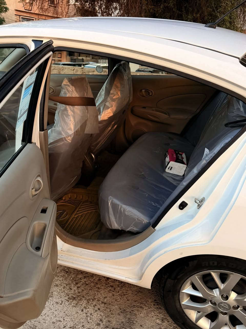 سني هندي 19
بدون حادث بس بارد بالدعامية الامامية 

كير محرك مكفول 
تدفئة تبريد مكفول 
اربع جام كهرباء 
رقم اربيل تحويل وكالة بكيفك 
اربعه ويل كب بلادي مو ويل للمعلومة 

السعر(107) بيع مستعجل 
مكان بغداد حي العامل 
***********
