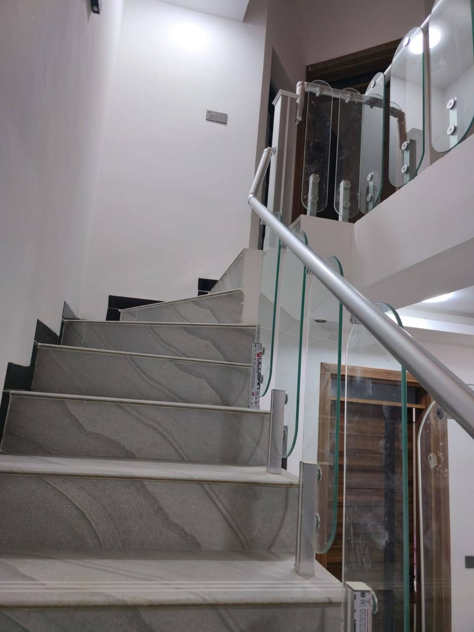 سلام عليكم ورحمة الله وبركاته دار للبيع الدوره حي دجله شارع ١٦ واجه ٦٠٢٥ ونزال ١٦ سند ٢٥ حي دجله *********** البيت خير من الله مفول *********** مكتب الهلال للعقار
