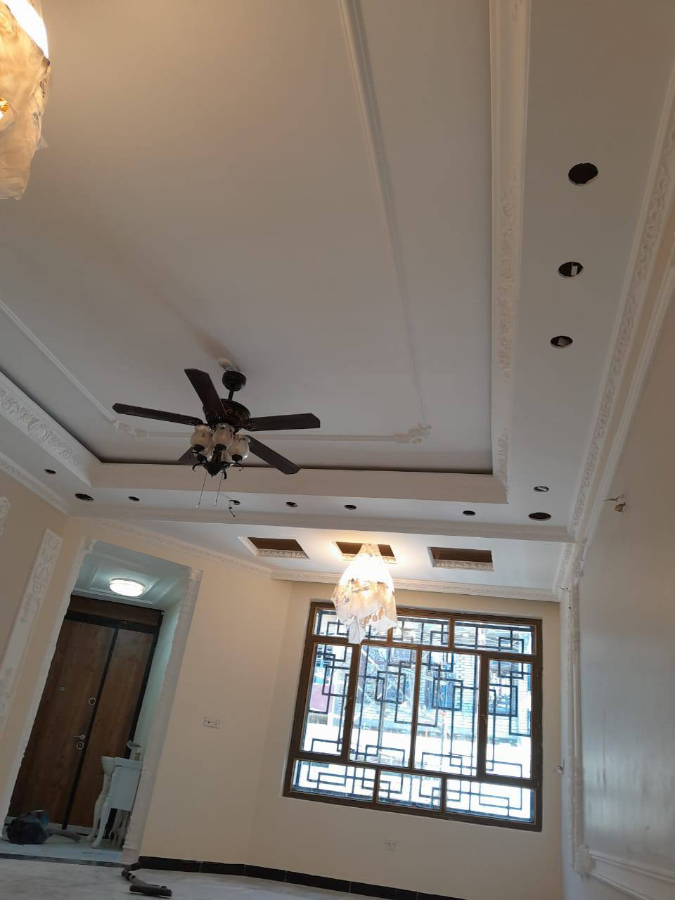 السلام عليكم اخوان خلفة صبغ وطلس وسحب وترميم ومعالجه رطوبة وعوازل اسطح وصبغ وتطعيم واجهات  متفرغ عمل درجة اولى  استلام مهندس  مكاني بغداد بالاعلام ***********
