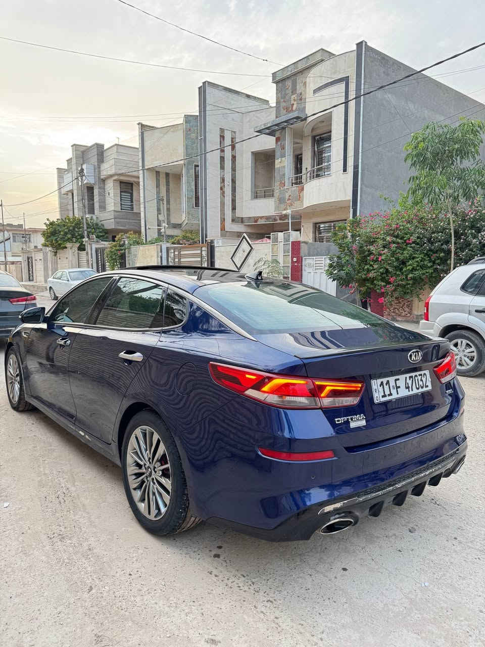 اوبتما 2019
.  فوول اعلى فئه  SXL
محرك2000تيربو✈️ 
حادث جاملغ وبنيد بدون شاصي ولغد 
وبيها بارد شي قليل باب خلف السائق 
—رقم بغداد  .. مكانه بابل
***********
