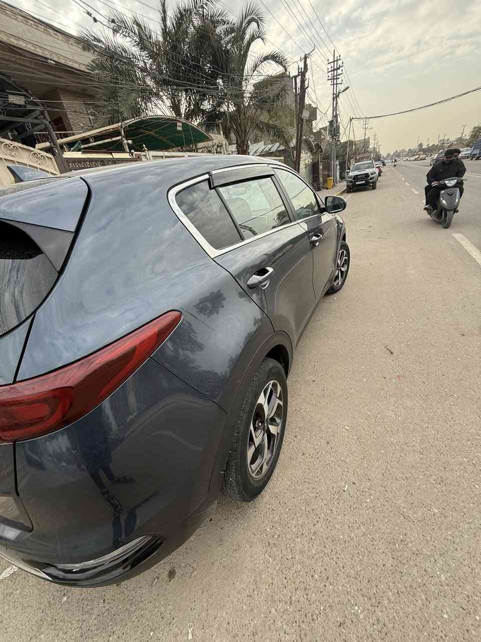 السلام عليكم سبورتج وارد أمريكي ضربته جاملغ وباب بدون لغد وشاصي سياره نضيفه ماشيه ٣٤ جديده كير محرك صدر تبريد جديد موصفات تحكم استرين توقف ذاتي تحديد مسار. سياره ب اسمي تحويل ثاني يوم رقمي ***********
