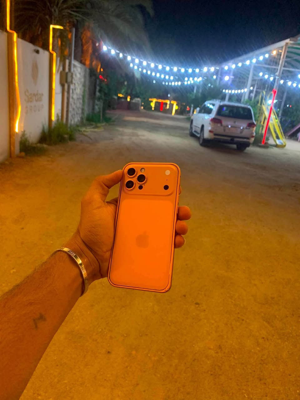 ١٢ برو ماكس شرق اوسط عربي بس بطاريه مبدل بيه الباقي كفاله جهاز يخبل معنه كلمه تجي تفحص وخذه ويا ما كان الي يعجبك  ***********
