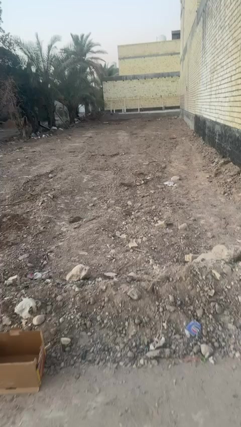 السلام عليكم قطعه للبيع 200متو واجهيه 7/70ونزال 27  مكان الحر حي سومر داخل الفرع سعر 105وبيها مجال     ***********
