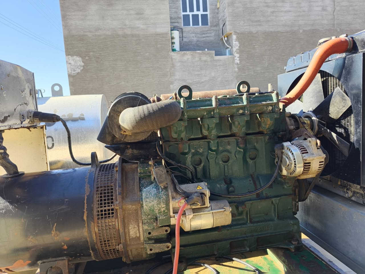 4بستم
20 كيفي 
المولد يصرف لتر كاز في الساعة 
المولد مشتغل  شهرين فقط جديدة
السعر  28. ورقة وبيه  مجال قليل
المكان إلانبار عامريه الفلوجة
رقم الهاتف
***********
***********
