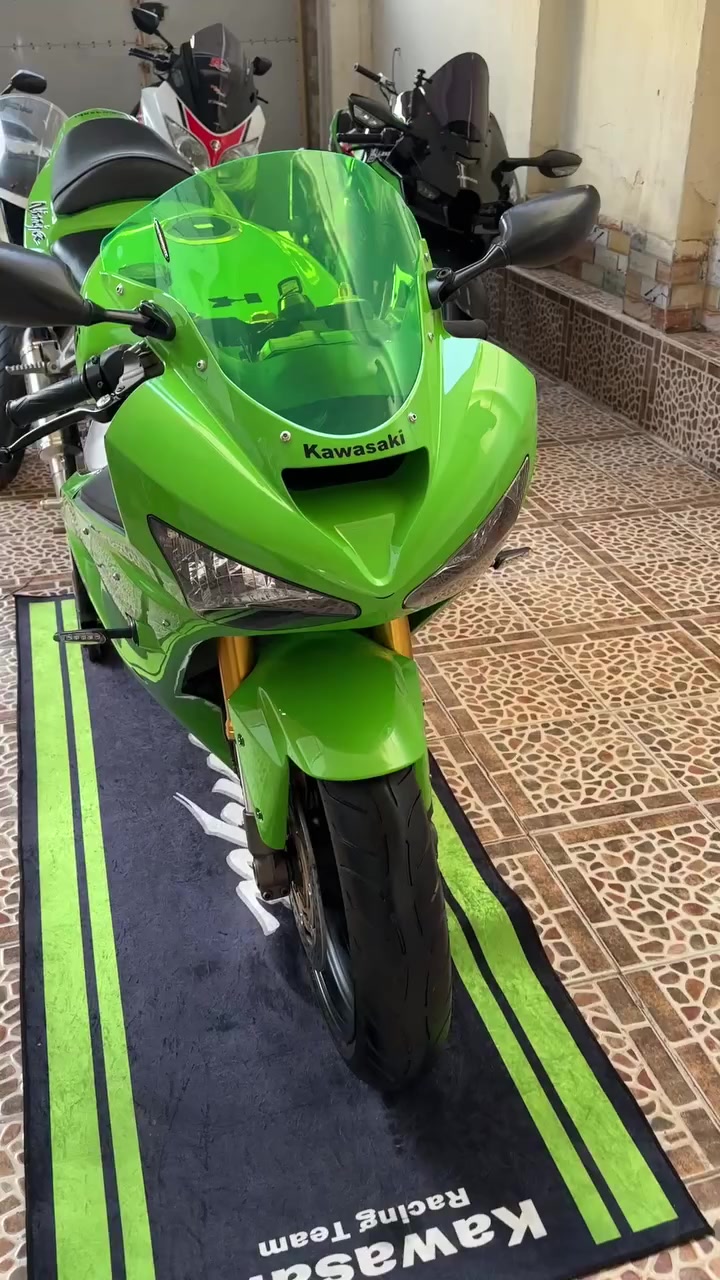 اللهم صلي على محمد وآل محمد
كاوسكي 2004 636cc
مكينه مكفوله من فتح ومن بيرن ومن بكن
دراجه عباره عن لوحه فنيه 
جامه رياضيه مميزه
اشاير رياضي 
تايرات جدد
حته المرايات البلاديات مال الشركه
مكاني واسط العزيزية
متواجد خاص او واتساب
رقمي ***********
