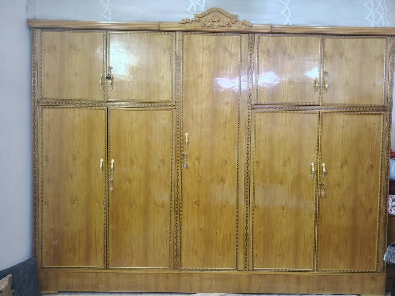 سلام عليكم عندي هاي الغرفه قبل للبيت نضيفه حيل سعرها 900 وبيها مجال عنوان مدينه الصدر هاتف ***********
