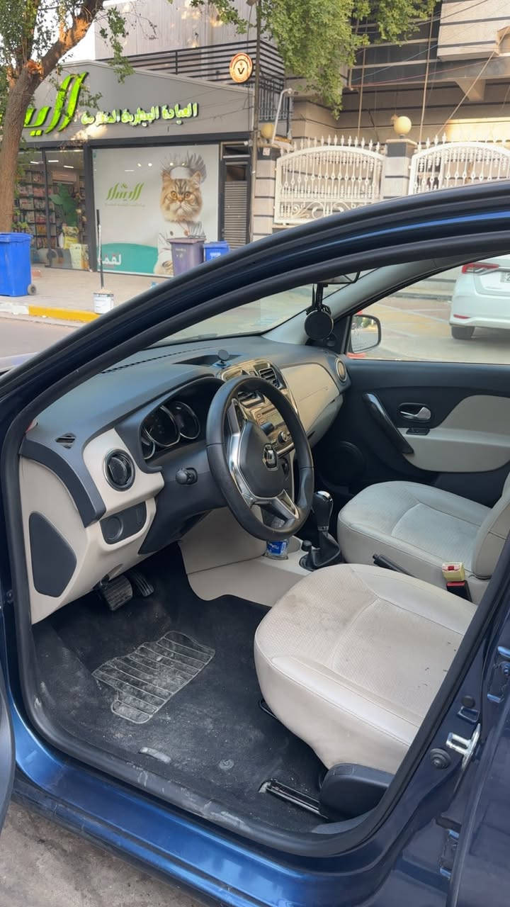رينو سمبل لبيع موديل 2019 لون نيلي   محرك 1600 كير اوتوماتيك
كير مكينه تبريد مكفوله سياره كامله مابيها اي نقص فقط صبغ جاملغ الخلفي جهتين بنيد وقماره جاردات السعر  72 وبيها مجال بسيط جدا 
مكان حي الجامعه + ***********
الشراي يتصل
