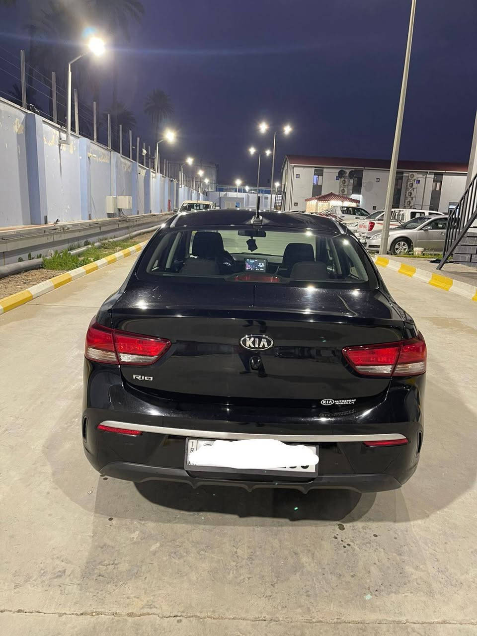 السلام عليكم
كيا ريو موديل 2021 رقم سليمانية 
لون اسود
ماشية 57 الف ميل
حادثها جاملغ امامي أيسر و بنيد صبغ و لغد بي تعديل بسيط
تحكم ستيرن جهتين
تخم تاير جديد
مكينة 1600 دوش
كاميرا و شاشة كبيرة 
نظام سبورت
السعر 90 وبي مجال بسيط
ملاحظة / كير السيارة بي تأخير نمرة
مكانه بغداد 
للاستفسار اتصل على الرقم *********** متوفر واتس 
مكلف بلنشر
