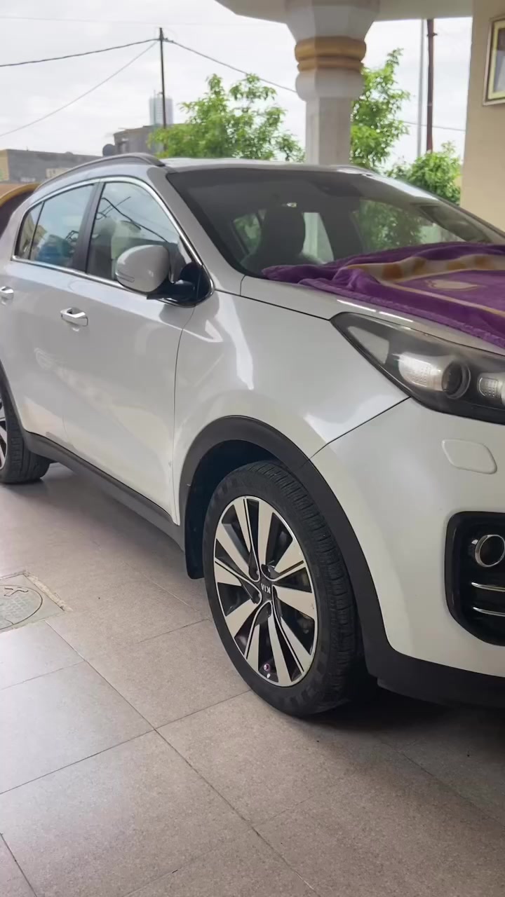 السلام عليكم سبورتج موديل2018 للبيع سيارة مكفولةكفالة عامة للأستفسار الاتصال ع الرقم***********
