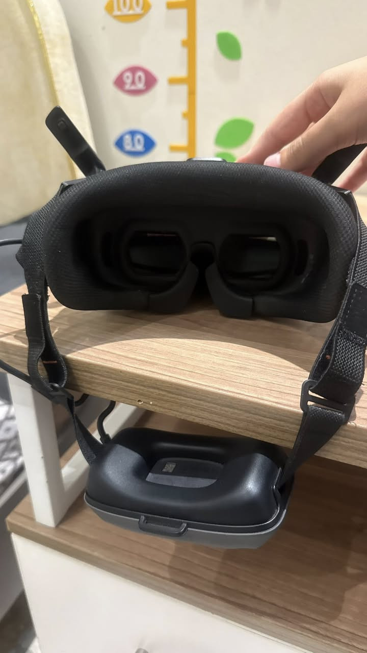 السلام عليكم للبيع نضارة
DJI FPV Goggles N3 + جهاز التحكم (Remote Controller): DJI FPV النضافة‎%‎ 99

Controller 3 للتوصل واتس *********** السعر خاص ￼￼

