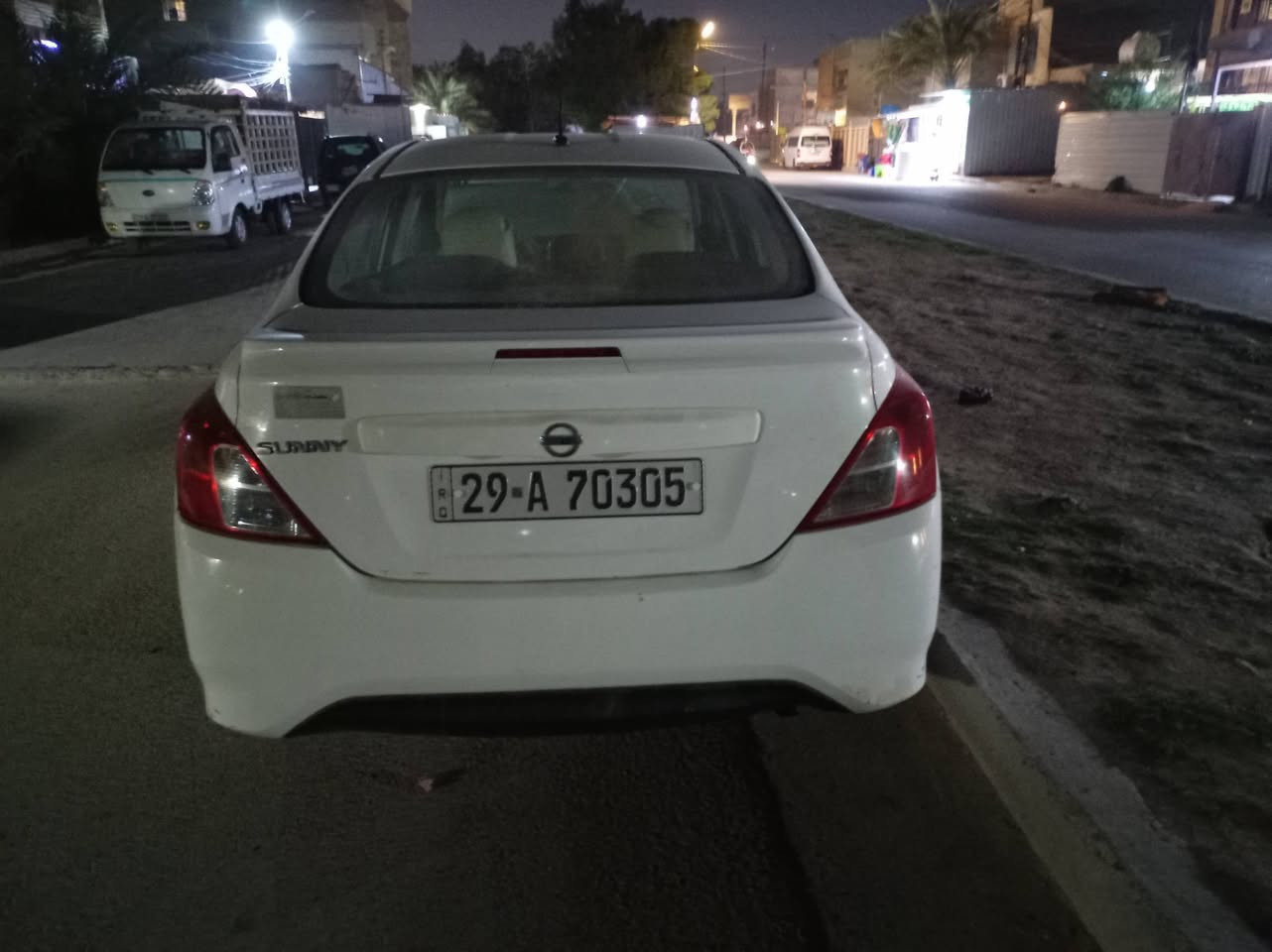 سني هندي موديل ١٨ رقم واسط لون أبيض بدون صبغ بس بس ببهة طخة بل الباب الصدر ما المصلحة اوشخط بل الجاملغ الخلفي مكان بغداد الزعفرانية شارع المعهد رقم تلفون *********** السعر ٩٧
