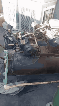 كمبرسيرات هوة كبار 2 حجم 150لتر للواحد.  للبيع بسعر 750الف . 078253678...