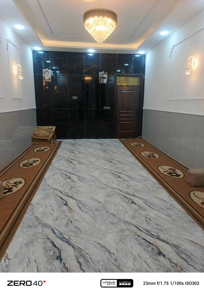 دار للبيع المساحة 200طابقين درجه اولى
بناء جديد طابوك جمهوي صب كونكريت اساس وسقف جسور  الع-------------------------------------------------------------------------
​💎 [نوع العقار: دار طابو زراعي  ] 💎
--------------------------------------------------------------------------
​📍 الموقع : [النجف الاشرف / مقابل ملحق قريه الغدير عله شارع المطار مقابل جسر الشهداء عمود 100 ]
--------------------------------------------------------------------------
​📏 المساحة الكلية: 200 متر طابقين  ]
--------------------------------------------------------------------------
​🏡 المواصفات الرئيسية: 
يتكون من : طابقين
 غرفة نوم 4➕ إستقبال ➕ صاله2➕ مطبخ ➕ 
مجموعات صحيه3
--------------------------------------------------------------------------
​🌟 مميزات الدار : [: خلف الشارع العام الرئيسي ⚡ ➕ بناء الدار هندسي حسب المواصفات #العالميه 🌍🌐 ➕ الدار  يبعد عن المجسر 150متر ]
--------------------------------------------------------------------------
​💰 السعر المطلوب: [ 150مليون / "قابل للتفاوض"]
--------------------------------------------------------------------------
​📞 للتواصل والمعاينة الفورية:
​[*********** /*********** واتساب 

--------------------------------------------------------------------------
عندك بيت او عرصه وتريد تبيعهه راسلنه واتساب
