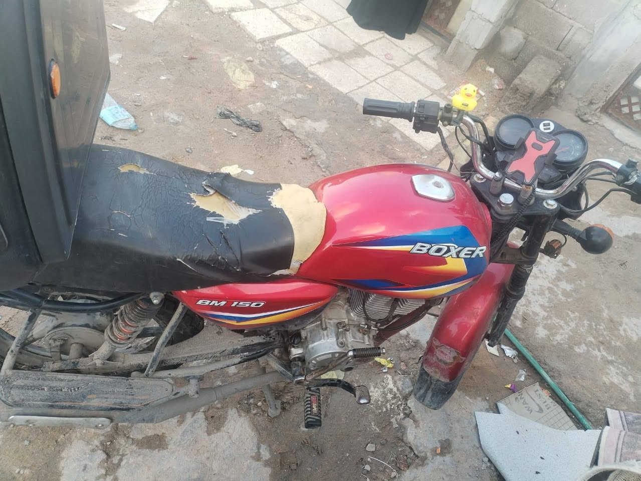 سلام عليكم بوكسر نثية موديل ٢٠ رقم سنوية انكليزي محرك جديد بس بي صوت كرنك كهربائيات كلهة شغالة سعر ١٣٠٠ وبيهة مجال عنوان الحيانية رقم الهاتف ***********
