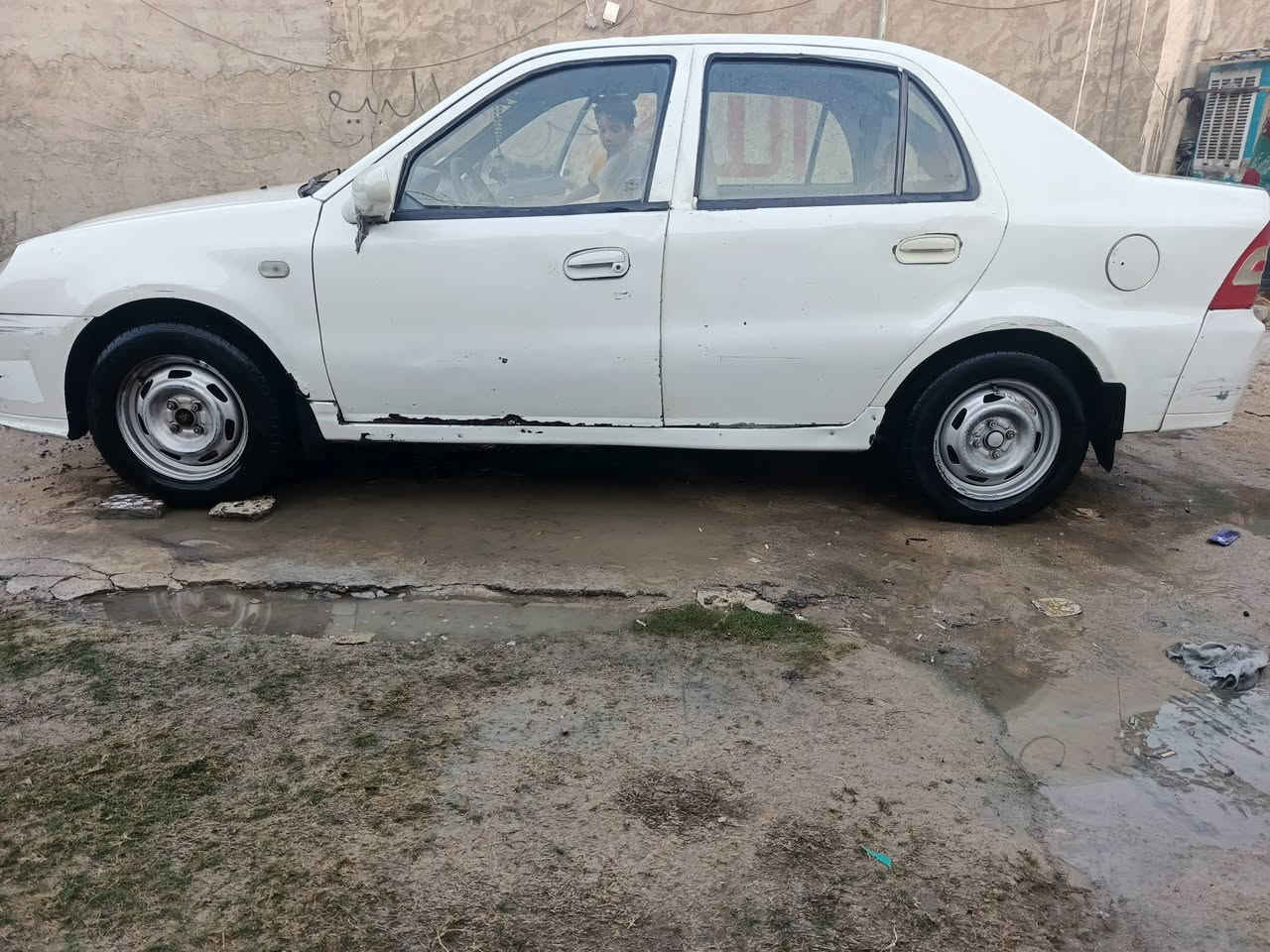 سياره للبيع سيكي 2013 محرك كورلا رقم سياره النجف مكفوله  سعر23وبيه مجال  مكان سياره النجف رقم ***********
