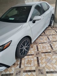 سيارة كامري 2024 se ماشية ٣٠ ألف ضرر ثلاث قطع بدون دواخل السعر الأتصال...