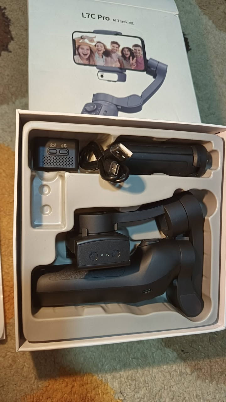 سلام عليكم
للبيع مانع اهتزاز (جيمبل) Comitok L7C Pro احترافي للموبايل غني عن التعريف
أهم مواصفات القطعة:
خاصية AI Tracking: تتبع ذكي للوجه والجسم تلقائياً (مثالي لتصوير الفلوقات والبث المباشر).
محاور ثلاثية (3-Axis): تضمن لك نعومة فائقة في الفيديو حتى أثناء الركض أو المشي.
إضاءة مدمجة (Fill Light): يأتي مع ضوء تعبئة لتحسين جودة التصوير في الأماكن المظلمة.
بطارية قوية: تدوم لساعات طويلة من التصوير المتواصل.
خفيف الوزن وقابل للطي: سهل الحمل في الحقيبة والسفر.
متوافق مع: أغلب هواتف الأيفون والأندرويد السعر 65 الف الجهاز جديد .


**إذا كنت صاحب هذا الإعلان وتريد حذفه لأي سبب، رجاءا أرسل رسالة إلى الدعم الفني**