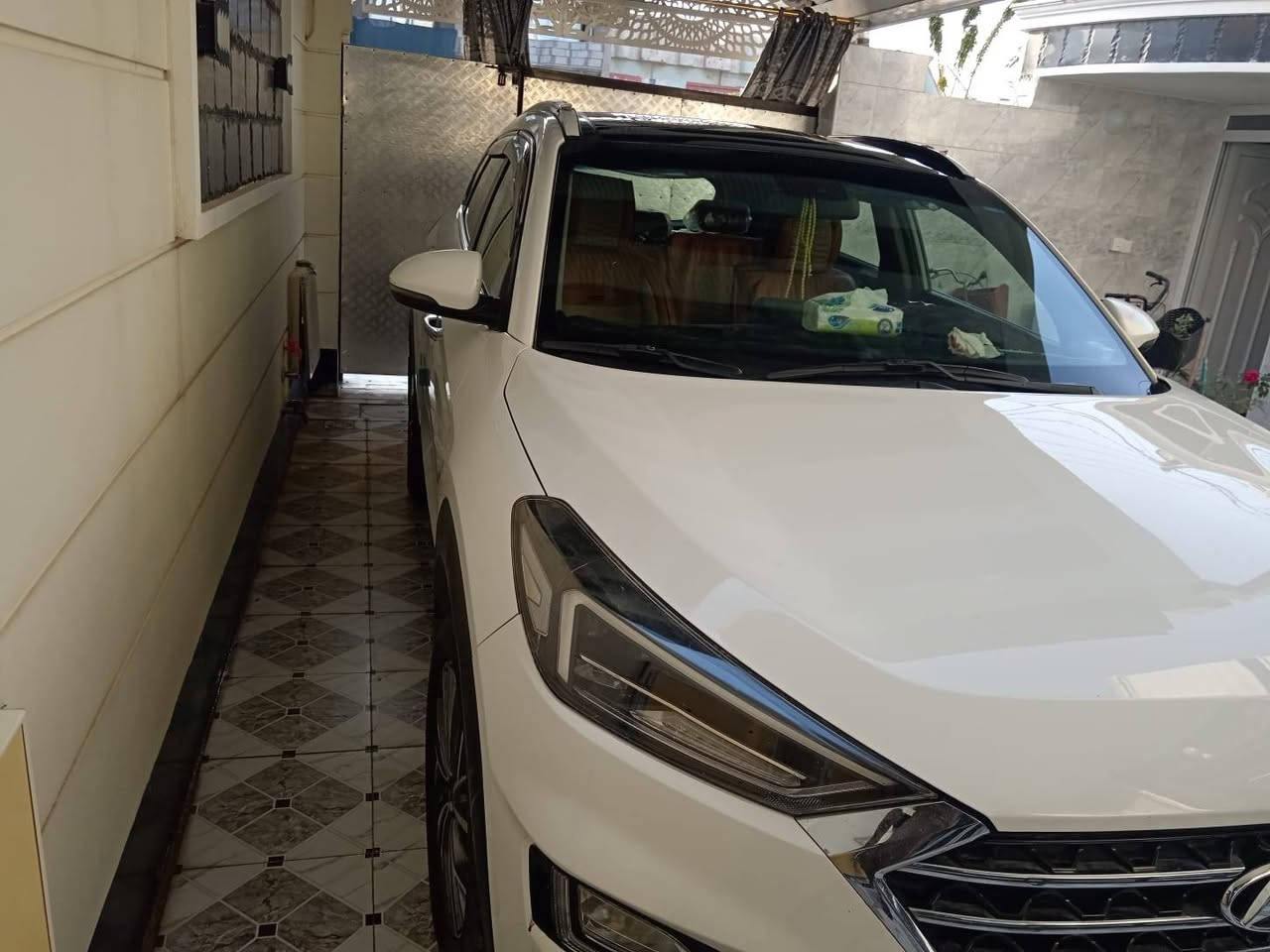 توسان 2020 خليجي كفالة عامة 
بغداد انكليزي باسمي سنوية 2030 
محرك 2000 دوش 
كوري فول موصفات:
بنوراما 
حساسات خلفيه 
كامره خلفيه أماميه 
مري شفط 
اشاير ترحيب 
يدات نيكل 
تحكم ستيرن 
كراسي كهرباء 
مقاعد جلد 
بصمه
السياره ماشيه 60 قابل للزياده 
السياره معروضه 228$ بيه مجال 
سيارة نضيفة جدا استخدام قليل جدا 
***********
