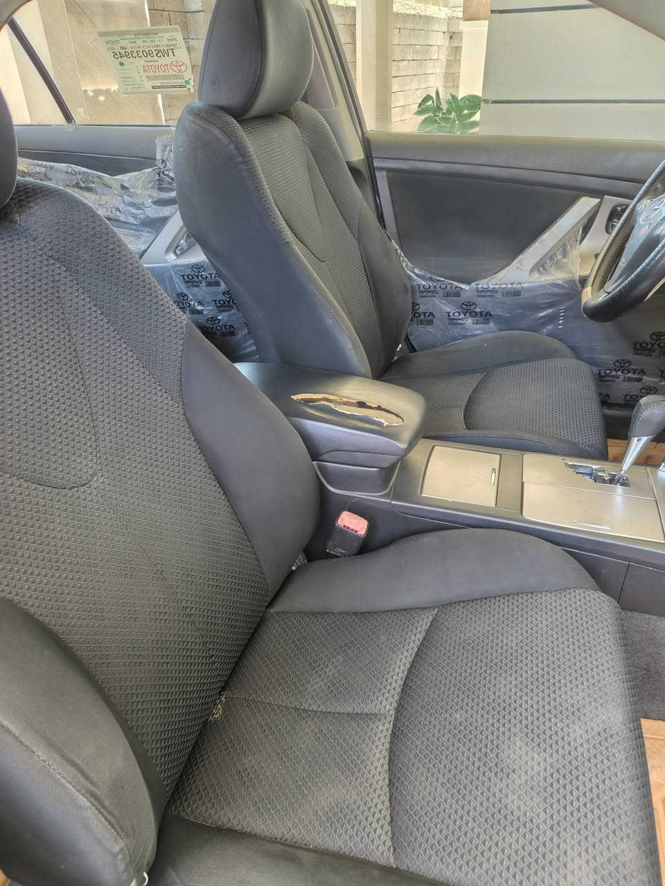 كامري موديل 2010 سياره اربع قطع بدون ضرر فقط صبغ لغود شواصي كلله سليمه سياره جاهزه من كلشي مثبت سرعه تحكمات ستيرن كشنات كهربأيه سياره شرط لا تنقيص ولا تبخير عل فحص سياره جاهزه من كلشي بأسمي تحويل ثاني يوم  استفسار اكثر اتصل *********** مكان رمادي سعر 106وبيه مجال
